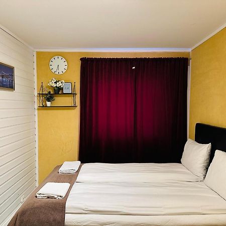 Miracle Tromso, Cozy Double Bed Private Room In A Shared Apartment With Stunning Tromso Views Tromsø Exterior foto