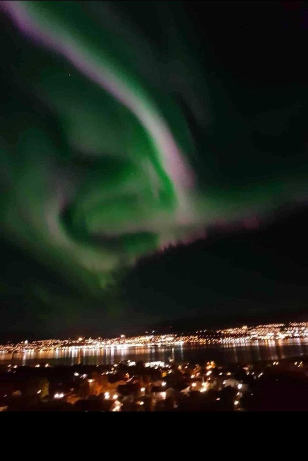 Miracle Tromso, Cozy Double Bed Private Room In A Shared Apartment With Stunning Tromso Views Tromsø Exterior foto