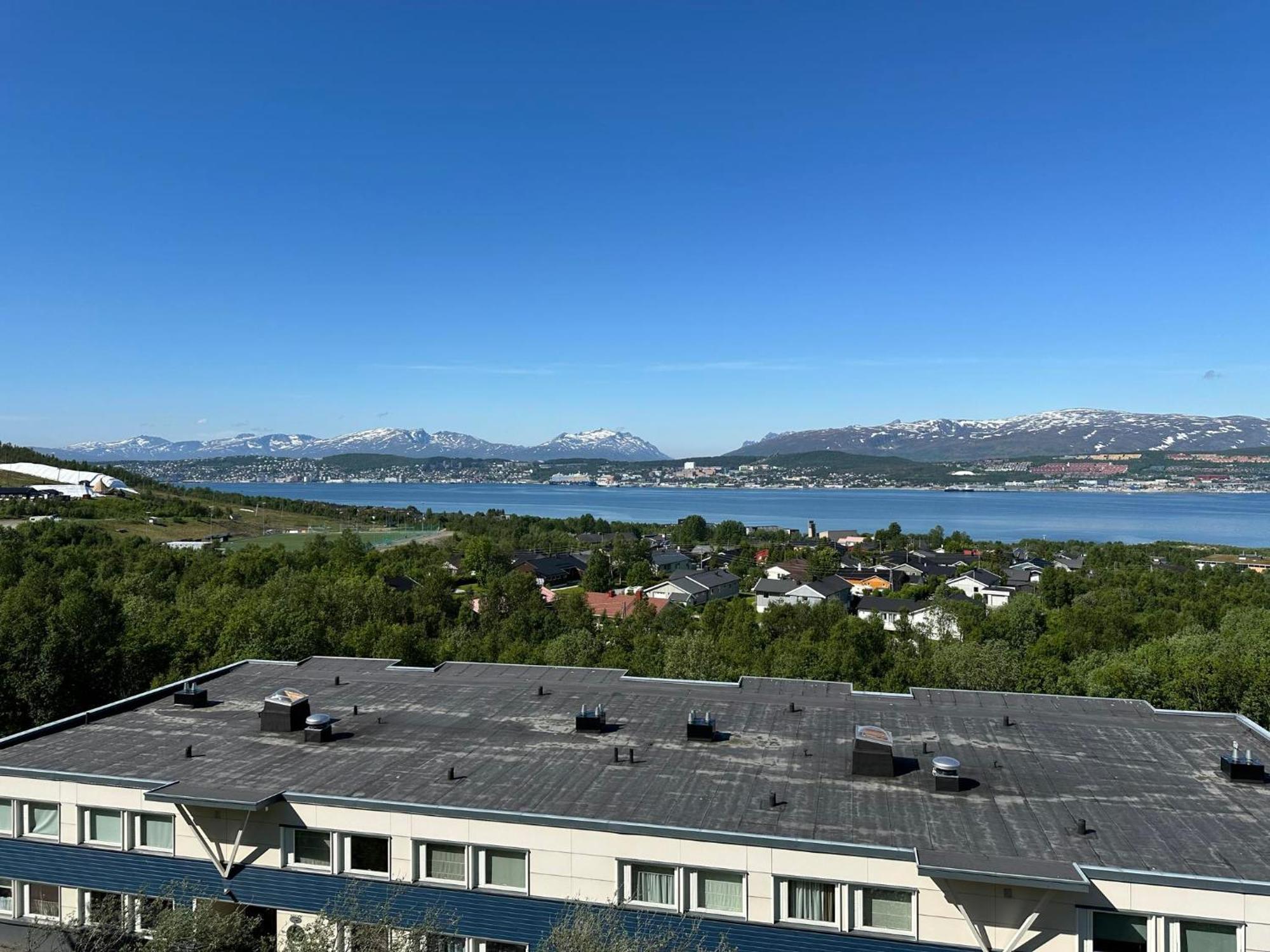 Miracle Tromso, Cozy Double Bed Private Room In A Shared Apartment With Stunning Tromso Views Tromsø Exterior foto