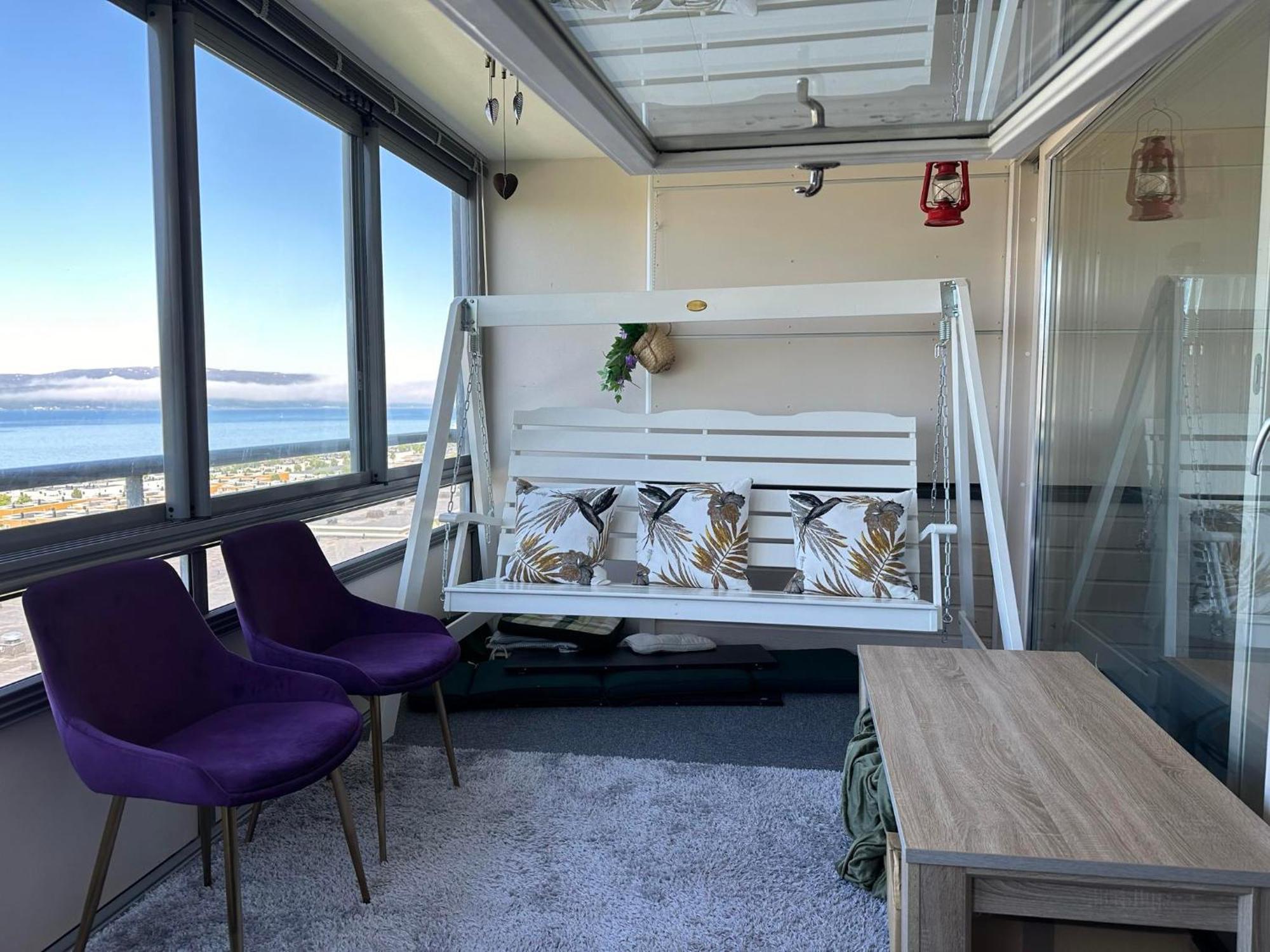 Miracle Tromso, Cozy Double Bed Private Room In A Shared Apartment With Stunning Tromso Views Tromsø Exterior foto