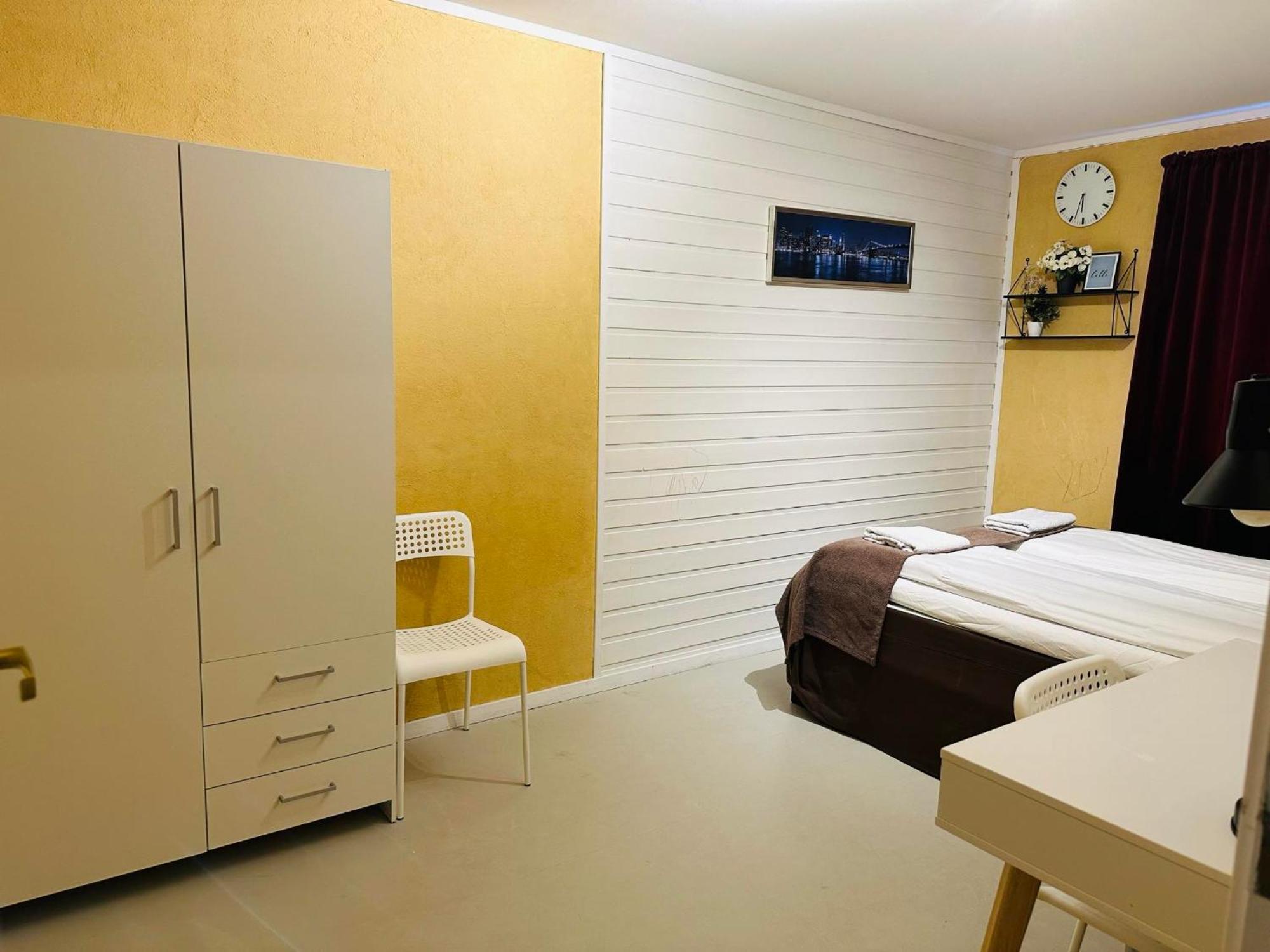 Miracle Tromso, Cozy Double Bed Private Room In A Shared Apartment With Stunning Tromso Views Tromsø Exterior foto