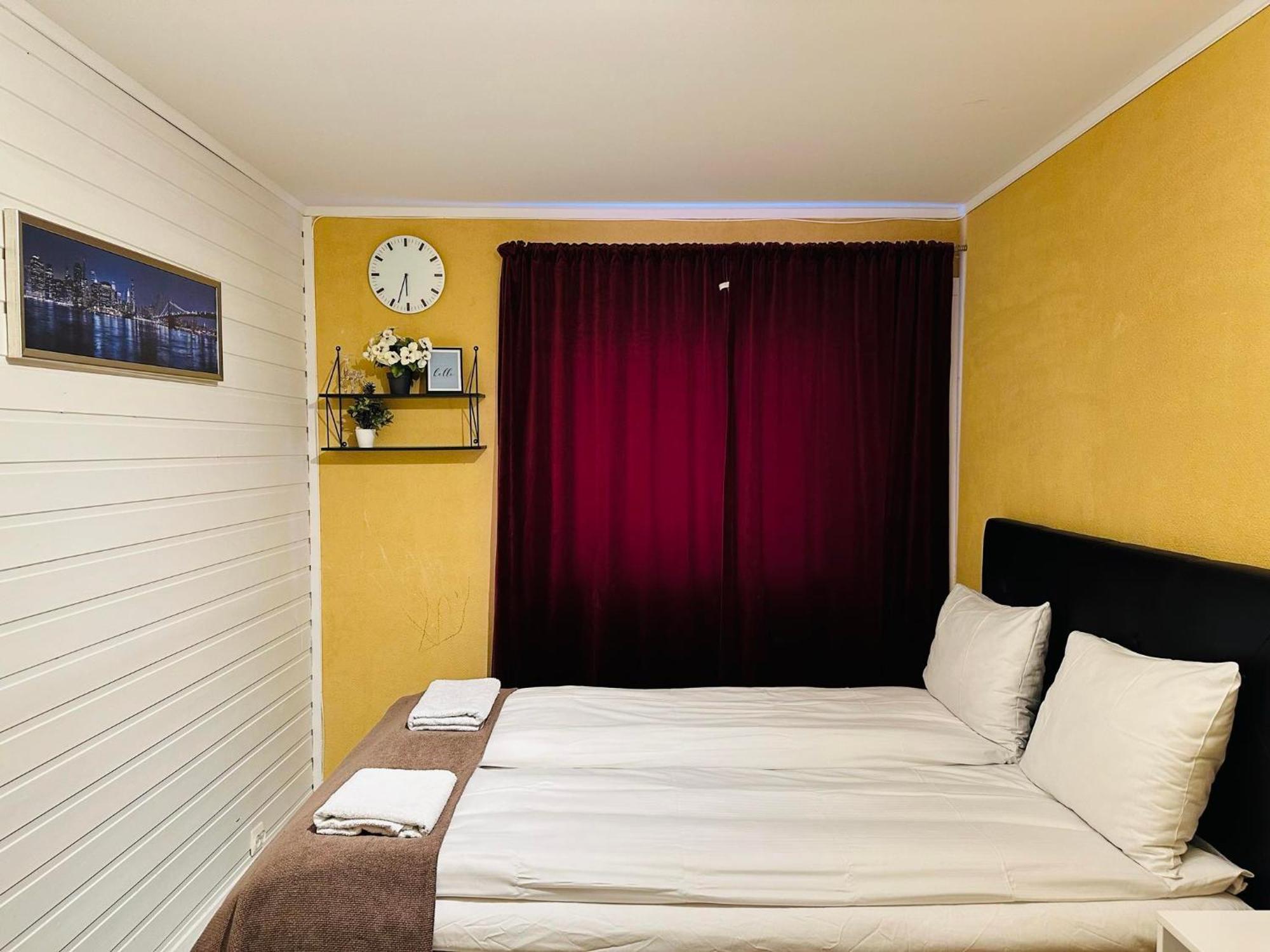 Miracle Tromso, Cozy Double Bed Private Room In A Shared Apartment With Stunning Tromso Views Tromsø Exterior foto